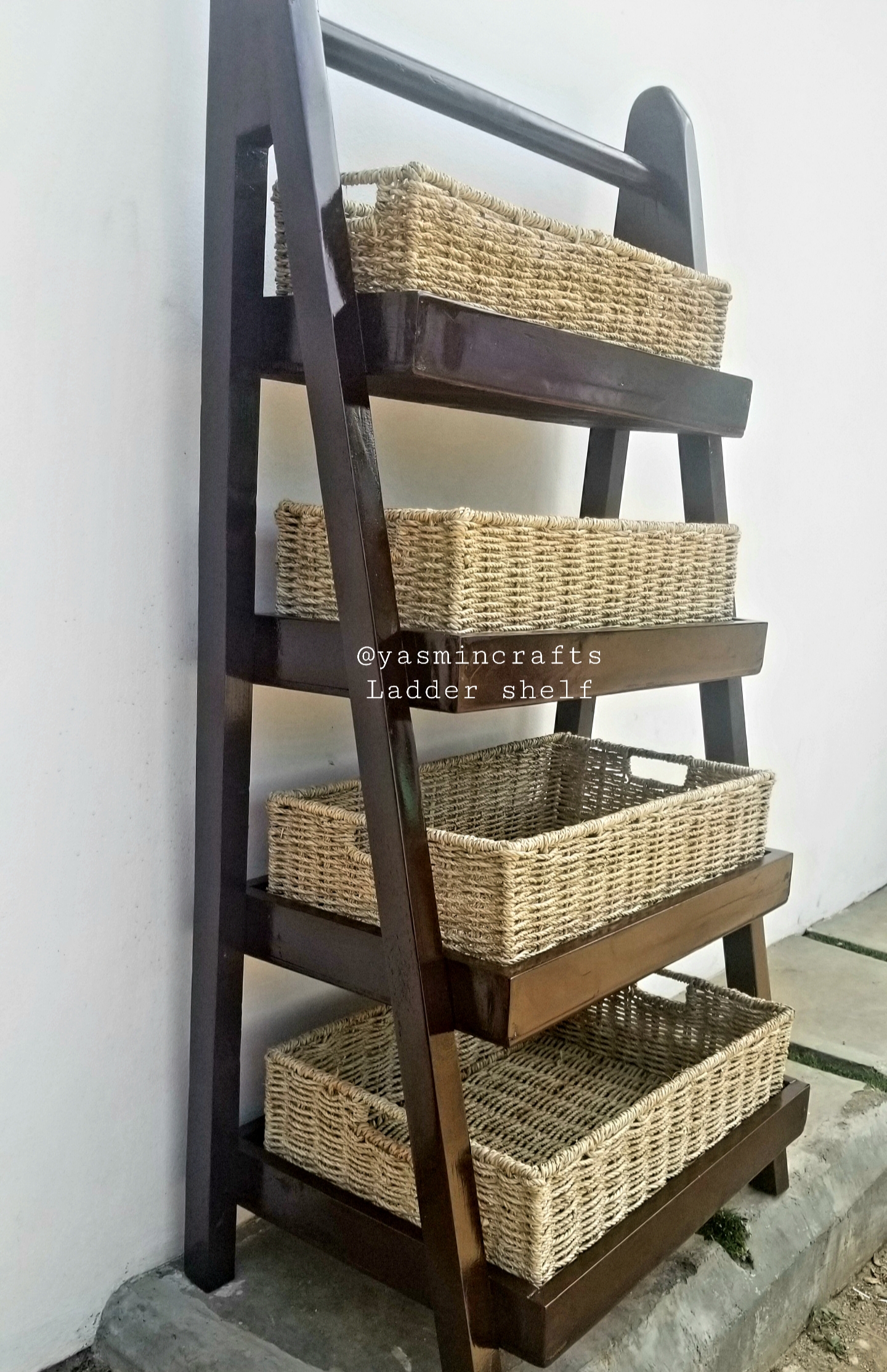 Ladder shelf, with 4 baskets by Yasmin Crafts